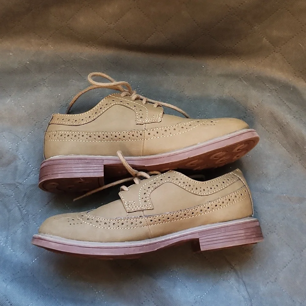 Sonoma Classic Tan Brogue Kids Shoes Size 2